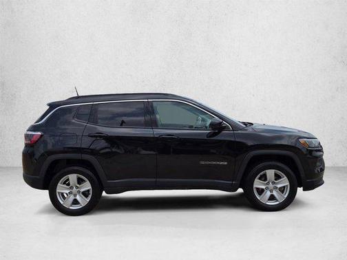 Diamond Black Crystal Pearlcoat 2022 Jeep Compass Latitude