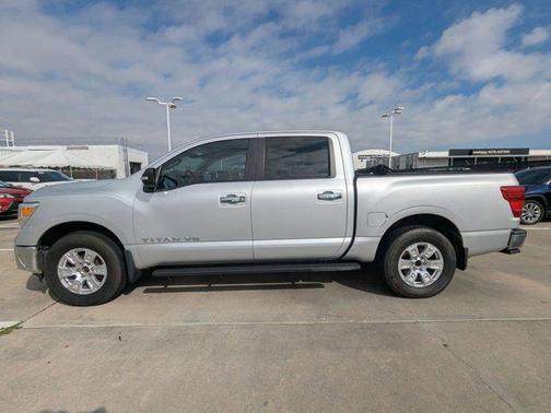 2019 Nissan Titan SV
