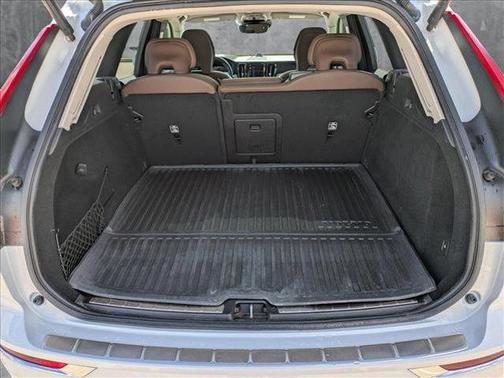 2020 Volvo XC60 Recharge Plug-In Hybrid T8 Inscription
