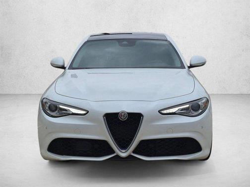 Trofeo White Tri-Coat 2017 Alfa Romeo Giulia Ti