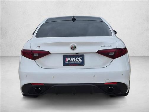 Trofeo White Tri-Coat 2017 Alfa Romeo Giulia Ti
