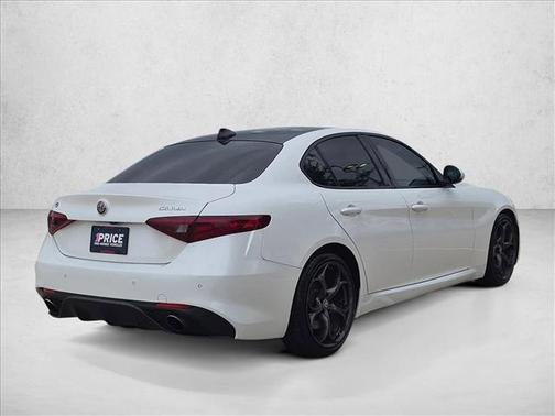 Trofeo White Tri-Coat 2017 Alfa Romeo Giulia Ti
