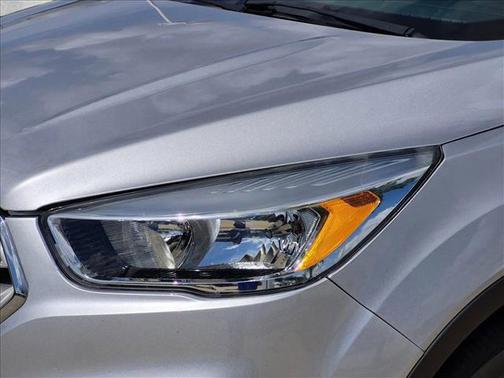 Ingot Silver Metallic 2019 Ford Escape SE