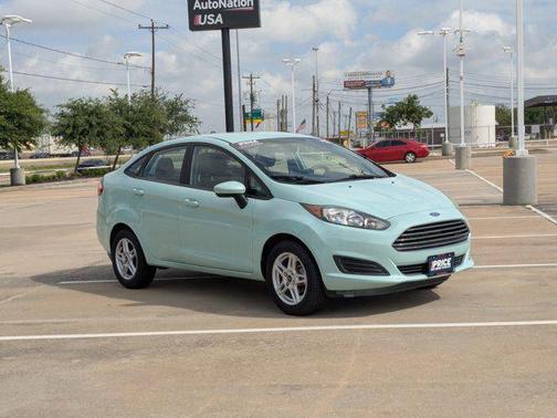 Ruby Red Metallic Tinted Clearcoat 2017 Ford Fiesta SE
