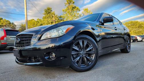 2011 INFINITI M56x Base