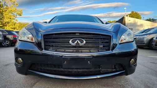 2011 INFINITI M56x Base