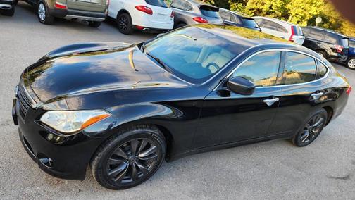 2011 INFINITI M56x Base