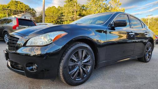 2011 INFINITI M56x Base