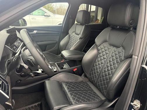 Mythos Black Metallic 2024 Audi SQ5 3.0T Premium Plus