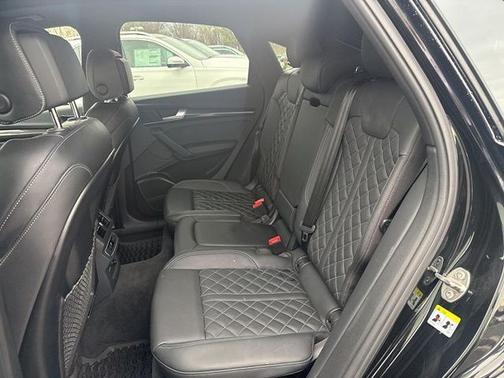 Mythos Black Metallic 2024 Audi SQ5 3.0T Premium Plus