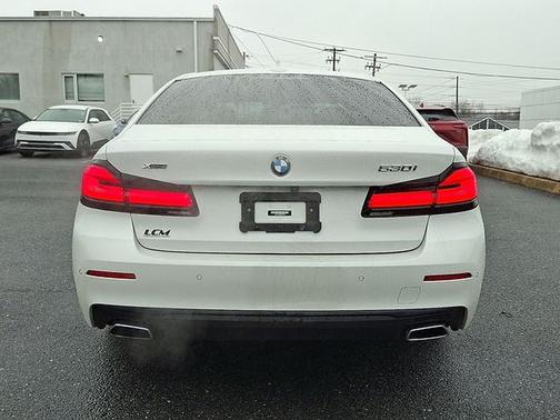 Mineral White Metallic 2022 BMW 530 i xDrive