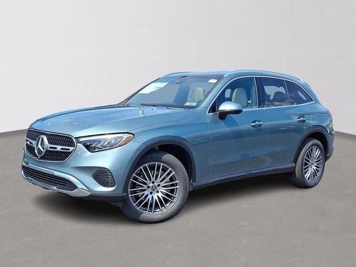 Verde Silver Metallic 2026 Mercedes-Benz GLC 300 4MATIC