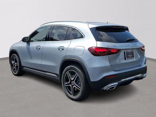 Cirrus Silver Metallic 2026 Mercedes-Benz GLA 250 4MATIC
