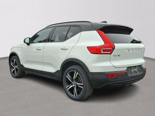2021 Volvo XC40 T5 R-Design