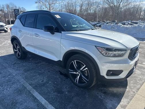 2021 Volvo XC40 T5 R-Design