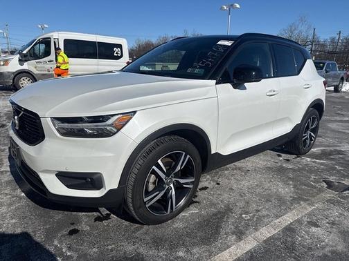 2021 Volvo XC40 T5 R-Design