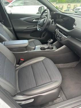 Summit White 2024 Buick Envista Preferred FWD