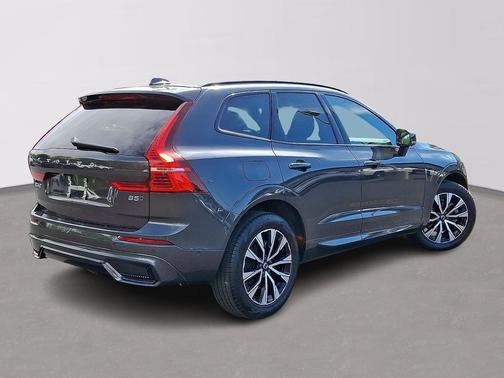 Platinum Grey Metallic 2024 Volvo XC60 B5 Plus Dark Theme