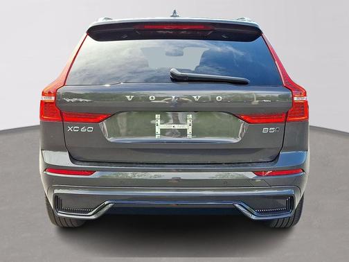 Platinum Grey Metallic 2024 Volvo XC60 B5 Plus Dark Theme