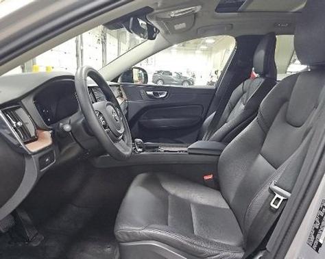 2023 Volvo XC60 B5 Plus Dark Theme