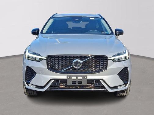 2023 Volvo XC60 B5 Plus Dark Theme