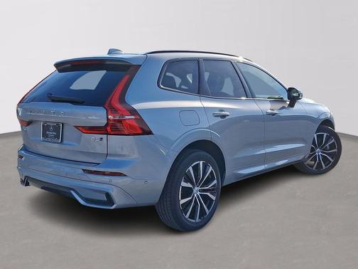 2023 Volvo XC60 B5 Plus Dark Theme