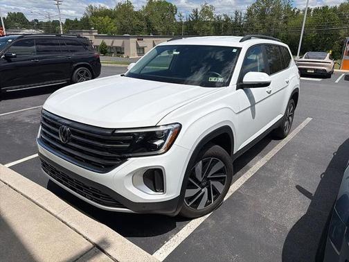 Pure White 2024 Volkswagen Atlas 2.0T SE w/Technology 4MOTION
