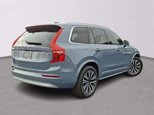 2022 Volvo XC90 T5 Momentum