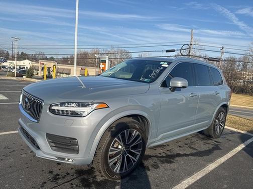 2022 Volvo XC90 T5 Momentum