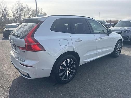 2023 Volvo XC60 Plus Dark Theme