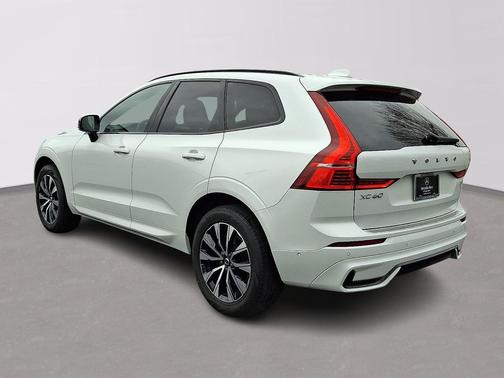 2023 Volvo XC60 Plus Dark Theme