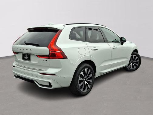 2023 Volvo XC60 Plus Dark Theme