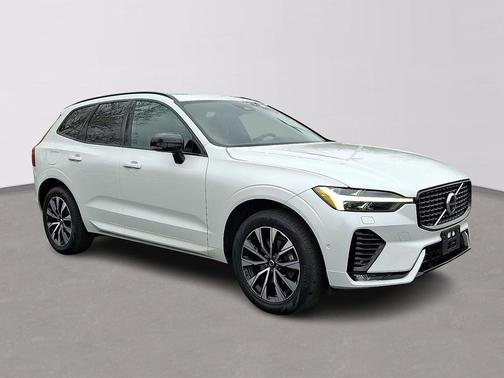 2023 Volvo XC60 Plus Dark Theme
