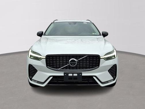 2023 Volvo XC60 Plus Dark Theme