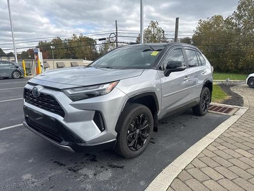 2024 Toyota RAV4 Hybrid SE