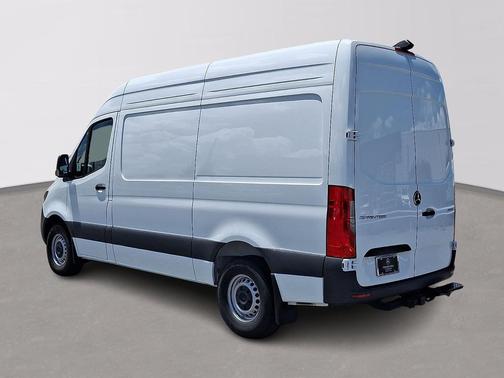 Arctic White 2026 Mercedes-Benz Sprinter 2500 Cargo 144 WB