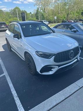 MANUFAKTUR Moonlight White Metallic 2024 Mercedes-Benz AMG GLC 43 4MATIC