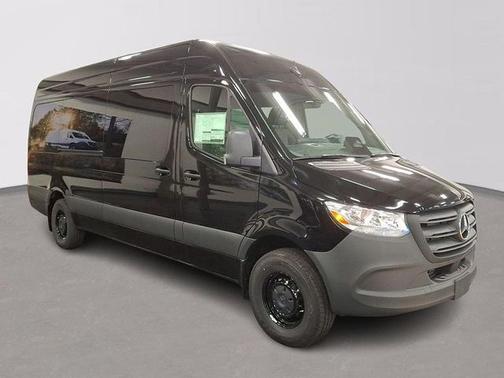 2025 Mercedes-Benz Sprinter 2500 Passenger 170 WB