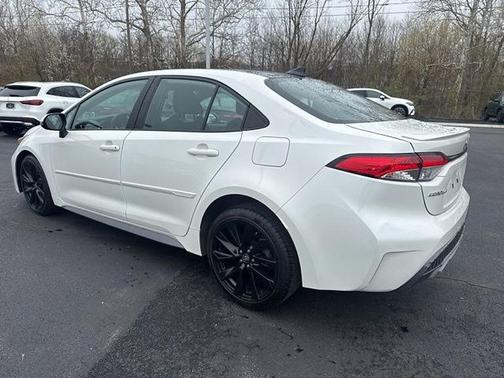 Blizzard Pearl w/Black Sand Pearl Roof 2021 Toyota Corolla SE