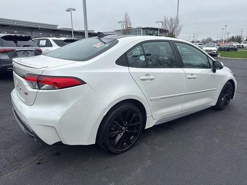 Blizzard Pearl w/Black Sand Pearl Roof 2021 Toyota Corolla SE