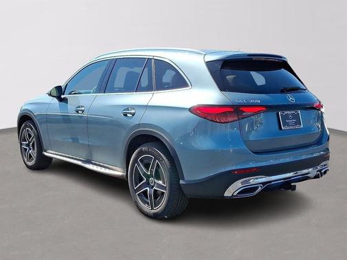 Verde Silver Metallic 2026 Mercedes-Benz GLC 300 4MATIC