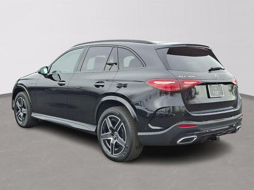 Obsidian Black Metallic - 197 2026 Mercedes-Benz GLC 300 4MATIC
