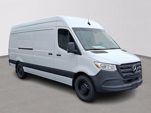 Arctic White - 9147 2024 Mercedes-Benz Sprinter 2500 Cargo 170 WB