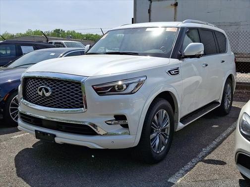 2022 INFINITI QX80 Luxe