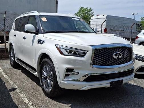 2022 INFINITI QX80 Luxe