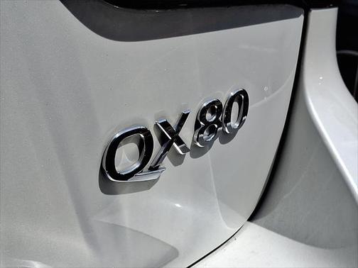 2022 INFINITI QX80 Luxe