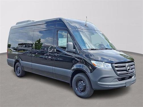 2025 Mercedes-Benz Sprinter 2500 Passenger 170 WB