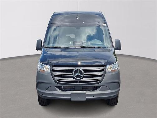 2025 Mercedes-Benz Sprinter 2500 Passenger 170 WB
