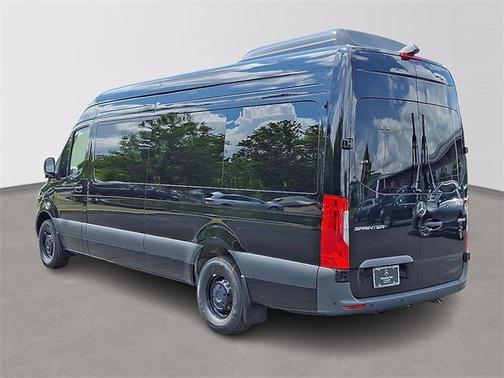 2025 Mercedes-Benz Sprinter 2500 Passenger 170 WB