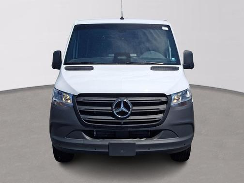 Arctic White - 9147 2026 Mercedes-Benz Sprinter 2500 Cargo 144 WB